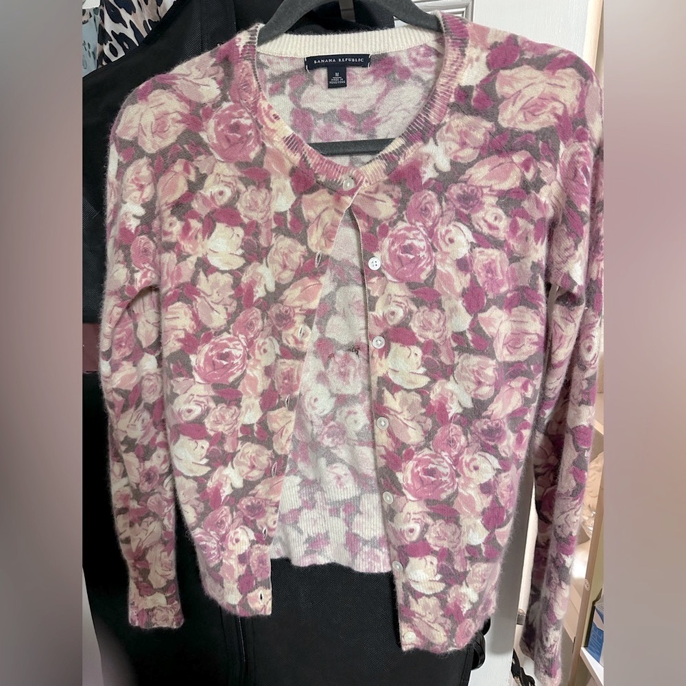 BANANA REPUBLIC Wool and Rabbit Hair Floral Rose Pink Cardigan🐰🌸